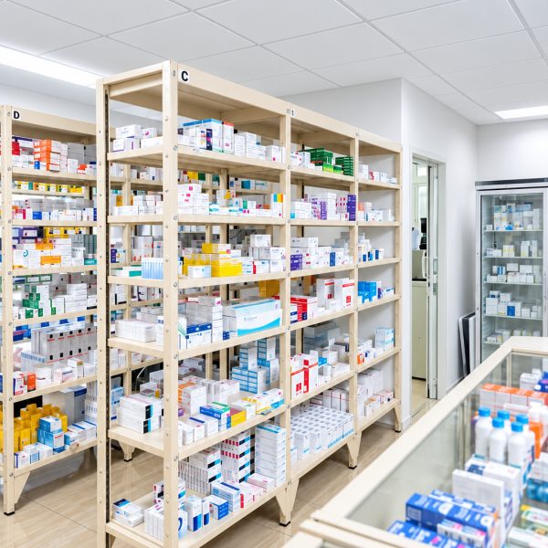 farmacia_interior_mejorada
